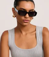 Blusa Cortelle sin mangas de tejido de punto acanalado negro con efecto metalizado, tirantes anchos y escote cuadrado.