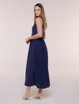 Vestido midi azul marino combinado con parte superior de algodón y elastano de cuello redondo sin mangas, y falda fruncida de broderie calado de poliéster y elastano con forro a tono.