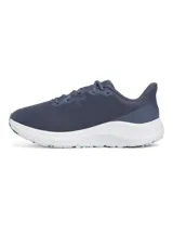Championes de running Under Armour Charged Pursuit 4 para mujer, de color azul marino con suela blanca y detalles celestes. Confeccionados con malla transpirable y tecnología Charged Cushioning® en la entresuela para mayor amortiguación y retorno de energía.