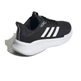 Championes Adidas Alphaedge negros con las tres tiras blancas y suela blanca con tecnología Bounce.