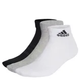 Pack de tres pares de medias cortas Adidas, con diseño acolchado y logo de la marca tejido en el puño. Incluye un par blanco, uno gris melange y uno negro.