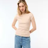 Camiseta de manga corta y cuello redondo confeccionada en tejido de canalé, modelo FCU46 en color beige.