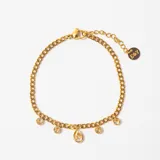 Pulsera de cadena de eslabones dorados con dijes colgantes de piedras de cristal en forma circular y una en forma de gota.