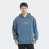 Canguro con capucha Reef, color azul grisáceo, con bolsillo frontal tipo canguro y estampado pequeño en el pecho con diseño de cuadros y texto.