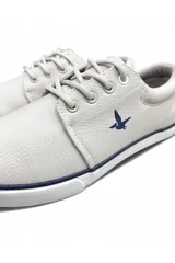 Calzado náutico Santa Bárbara modelo Street Night, color azul marino, con cordones azules y suela blanca. Presenta el logo de la marca bordado en el lateral.