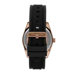 Reloj de pulsera Maserati modelo Attrazione con caja de acero inoxidable en tono oro rosa, esfera negra con índices y manecillas a juego, y correa de silicona negra texturizada. Incluye ventana de fecha a las 3 en punto.