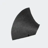 Cuello de lana tejido a punto acanalado, color gris.