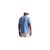 Remera celeste de manga corta Polo Ralph Lauren, con cuello redondo y un bolsillo en el pecho que incluye el logo de los New York Yankees bordado.