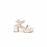 Sandalias de fiesta off white confeccionadas en 100% cuero, con taco ancho alto, plataforma delantera, tira ancha en la parte frontal y pulsera al tobillo con hebilla metálica regulable.