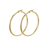 Aros tipo argolla grandes dorados, hechos de acero quirúrgico con baño de oro de 18k.