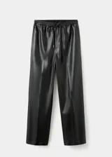 Pantalón de cuero sintético negro de corte recto, con cintura elástica ajustable mediante cordón y bolsillos laterales.