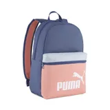 Mochila Puma Phase Color Block, azul con detalles en salmón y blanco. Logo de Puma estampado en el frente.