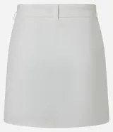 Short pollera confeccionado en bengalina color blanco, de cintura alta con trabillas y cierre frontal.