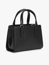 Cartera tote negra de poliuretano con acabado texturizado, motivo integral del monograma TH en bajo relieve, insignia metálica dorada en el frente, dos asas superiores y correa cruzada extraíble.