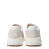 Championes urbanos Converse Wave Trainer OX, color beige con detalles en blanco y suela de goma color caramelo. Capellada de malla y gamuza premium, con logo Converse en el lateral.