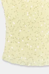 Top asimétrico de tejido elástico color amarillo, con escote de un solo hombro y aplicación de lentejuelas bordadas a tono en toda la prenda.
