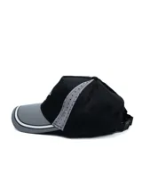 Gorro tipo visera Umbro modelo Trener, en colores bordo y rojo, con logo de la marca bordado en el frente y detalles en tono tostado en la visera.