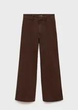 Pantalón de jean color marrón, de corte wide leg y tiro alto, con costuras frontales verticales y cierre oculto.