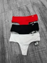 Pack de tres bombachas colaless de tiro alto en colores rojo, negro y blanco.
