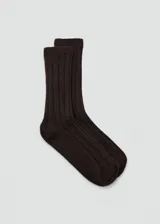 Par de calcetines de caña media con diseño acanalado, confeccionados en una mezcla de lana y cachemira en color marrón oscuro.