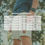 Short negro de algodón con cintura elástica y logo en la pierna.