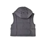 Campera larga tipo puffer color negro, con diseño acolchado, cierre frontal completo, cuello alto y capucha desmontable.