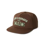 Gorra marrón con visera plana y bordado frontal con el texto "Seek & Explore With Roark" en color verde claro y blanco.