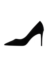 Zapato de tacón alto tipo stiletto, color negro, con punta fina y diseño clásico.