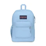 Mochila Jansport azul celeste con un compartimento principal, bolsillo frontal con cierre, bolsillo lateral para botella de agua y sobre interno acolchado para laptop de 15 pulgadas.