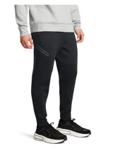 Pantalón de jogging Under Armour modelo Unstoppable Fleece Jogger, color negro, de corte ajustado en las piernas, confeccionado en tejido polar elástico de doble punto con cintura elástica, bolsillos laterales y un bolsillo con cremallera en el muslo.