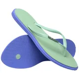Ojotas Havaianas modelo Slim Point, con base color violeta claro y borde lateral en tono rojizo. Presentan tiras finas con textura y logo de la marca en relieve.