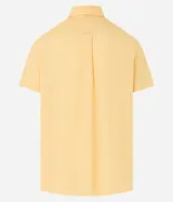 Camisa de manga corta confeccionada en mezcla de lino y algodón, con cuello inglés, cierre frontal de botones y bolsillo en el pecho. Presenta un corte comfort holgado y diseño liso.