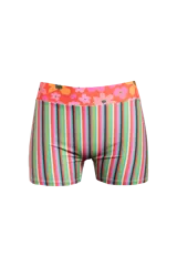 Short corto de tiro medio con cintura alta, estampado a rayas verticales multicolores y cintura con estampado de flores.