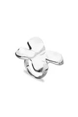 Anillo de aleación de metales con baño de plata de ley, con diseño de mariposa de estilo orgánico y superficie pulida.