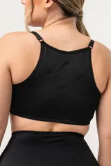 Top corrector de postura color piel, con breteles elásticos regulables, copas moldeadas en lycra y prendido frontal con ganchos.