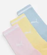 Pack de tres pares de medias deportivas Puma de caña larga, confeccionadas en algodón. Los colores son celeste, amarillo y rosado pálido, cada par con un logo Puma en el lateral y una franja más clara en el borde superior.