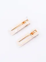 Set de dos broches rectangulares para el pelo con diseño de carey en tonos crema y blanco, y gancho dorado.