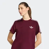 Remera Adidas de la línea Originals, confeccionada en tejido tricot color bordó. Presenta cuello redondo, corte holgado y las icónicas tres rayas de la marca en los hombros. Incluye el logo del trifolio bordado en el pecho.