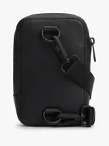 Cartera cruzada para teléfono de Tommy Hilfiger, color negro, con diseño compacto y funcional. Presenta un bolsillo frontal con cierre y detalles distintivos de la marca en los colores icónicos, además del logo metálico en la parte superior.
