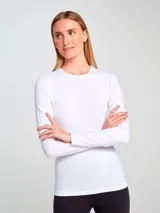 Camiseta de manga larga ajustada al cuerpo, color blanco, con cuello redondo.