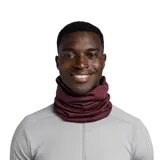 Bufanda tubular multifuncional de la marca Buff, confeccionada en lana merino de color bordó. Presenta un diseño ligero y versátil, ideal para actividades al aire libre en climas frescos.