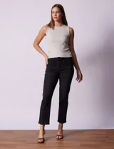 Jean recto de denim azul, marca Royalty.