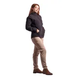 Campera de micropolar doble pesado color negro, con cuello alto y cierre frontal.