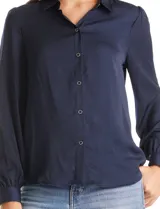 Camisa de satén marca Zac & Rachel, color azul marino, con cuello clásico, cierre frontal con botones y mangas largas con puños abotonados.