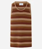 Musculosa de hombre confeccionada en ganchillo con rayas horizontales en tonos marrón y beige.