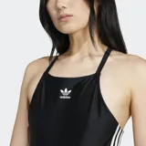 Body negro ajustado de nylon y elastano, con logo Adidas bordado en el pecho y las tres rayas blancas características de la marca en los laterales.