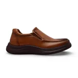 Zapato casual tipo mocasín Hi-Tec modelo Zion, confeccionado en cuero color marrón con suela de goma oscura de diseño ergonómico.
