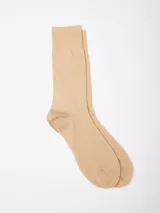 Par de medias de vestir lisas, confeccionadas en tejido de algodón y poliamida, con diseño clásico y acabado suave.