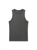 Musculosa de tejido morley lavado, color gris oscuro, con cuello redondo y roturas en el cuello.