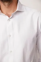 Camisa blanca de vestir Florenzi, de corte ajustado y manga larga.